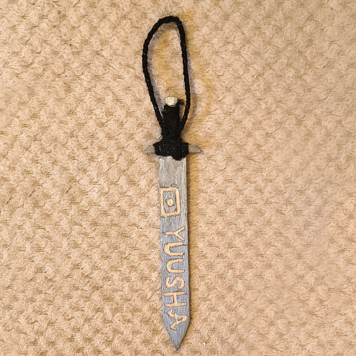 Brelok drewniany mieczyk (różne wzory) | Sklep Fundacji Motywajki